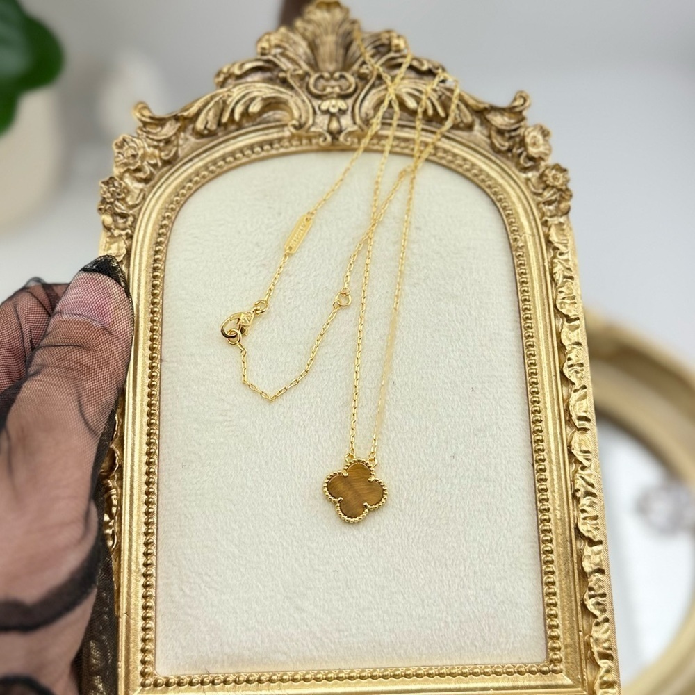 Lucky Alhambra Clover Pendant Necklace Gold & Tiger’s Eye with logo and box - Picture 9 of 11